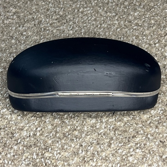 *Damaged* Giorgio Armani Solid Black Hard Sunglasses Case w/ Gray Cleaning Cloth - Picture 3 of 13